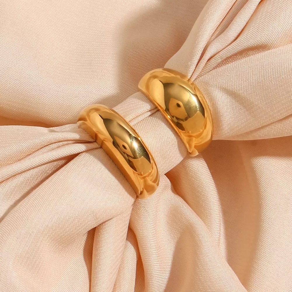 New Chunky 18K Gold Minimalist Dainty Band Ring, cute Ring, shiny Ring. - Picture 5 of 8